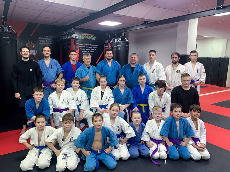 Клуб Единоборств Банзай открывает набор детей 2+ и взрослых на тренировки по направлениям Кудо, Бокс и Самбо. Профессиональные тренеры с опытом работы. Групповые и Индивидуальные занятия. Начальный и продвинутый уровни.