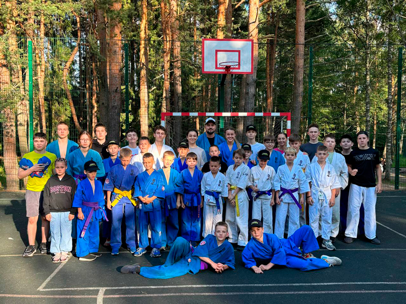 Клуб Единоборств Банзай открывает набор детей 2+ и взрослых на тренировки по направлениям Кудо, Бокс и Самбо. Профессиональные тренеры с опытом работы. Групповые и Индивидуальные занятия. Начальный и продвинутый уровни.